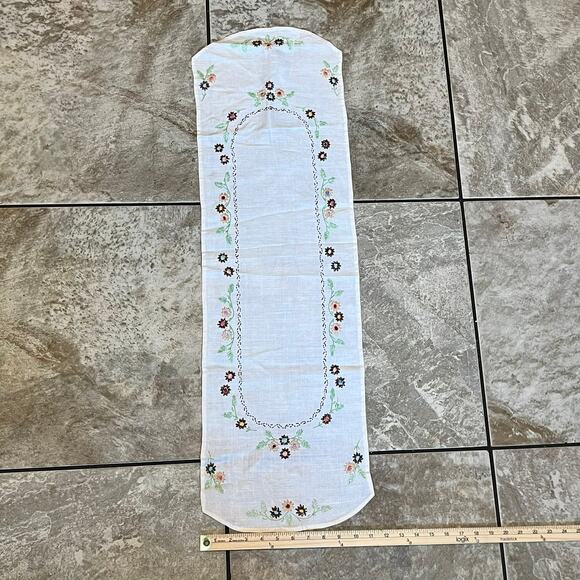 Vintage Hand Embroidered Table Runner Dresser Scarf Floral Scalloped Ends Decor - Picture 4 of 7